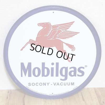 画像1: ブリキ看板 Mobilgas ラウンドエンボスメタル アンティーク ペガサス ガレージ プレート 可愛い 壁飾り 正規ライセンス品 アメリカン 雑貨 インテリア おしゃれ サーファー かわいい カフェ 店舗