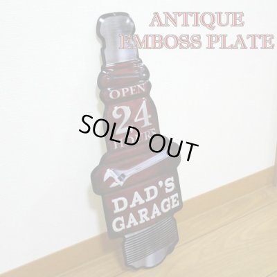 画像1: アメリカン ブリキ看板 エンボス加工 GARAGE PLUG 車 ガレージ プレート 壁飾り ビンテージ 雑貨 大きいインテリア 可愛い サーファー カフェ かわいい 店舗