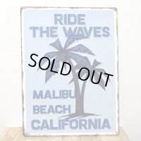 ブリキ看板 ビンテージ RIDE THE WAVES ヤシの木 カリフォルニア アンティーク ガレージ プレート 壁飾り アメリカン 雑貨 インテリア おしゃれ 可愛い かわいい サーファー カフェ 店舗