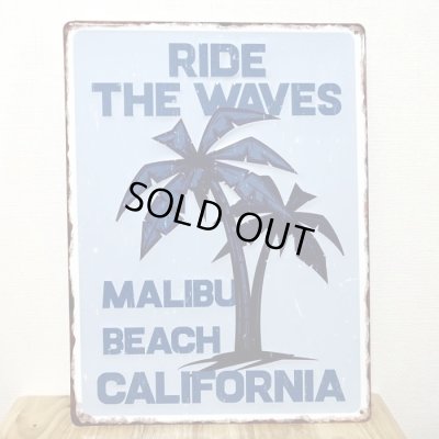 画像1: ブリキ看板 ビンテージ RIDE THE WAVES ヤシの木 カリフォルニア アンティーク ガレージ プレート 壁飾り アメリカン 雑貨 インテリア おしゃれ 可愛い かわいい サーファー カフェ 店舗