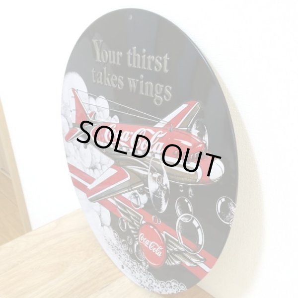画像2: ブリキ看板 コカコーラ ロゴ 飛行機 アンティーク ガレージ プレート 壁飾り 正規ライセンス品 アメリカン 雑貨 インテリア おしゃれ 可愛い サーファー カフェ 店舗 (2)