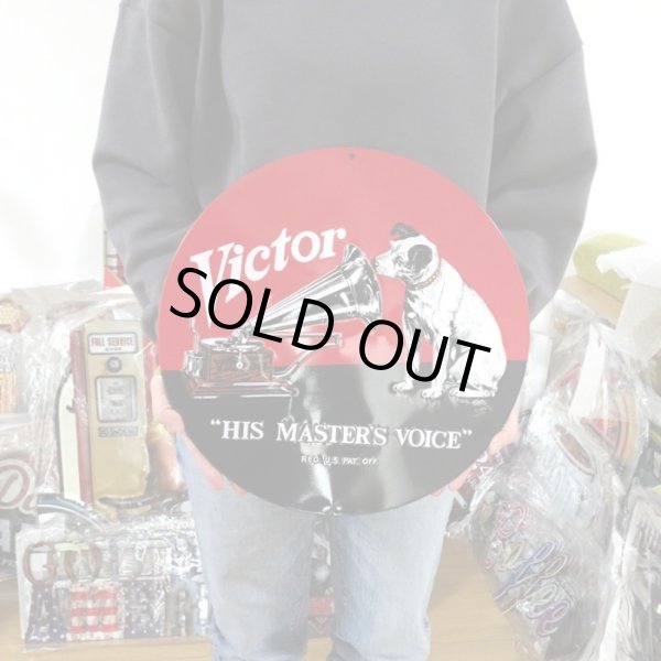 画像5: ブリキ看板 おしゃれ ビンテージ VICTOR ヴィクター エンボスメタルプレート アンティーク ガレージ レッド 赤 犬 スピーカー ロゴ　目立つ プレート 壁飾り 正規ライセンス品 アメリカン 雑貨 インテリア 可愛い サーファー カフェ 店舗 (5)