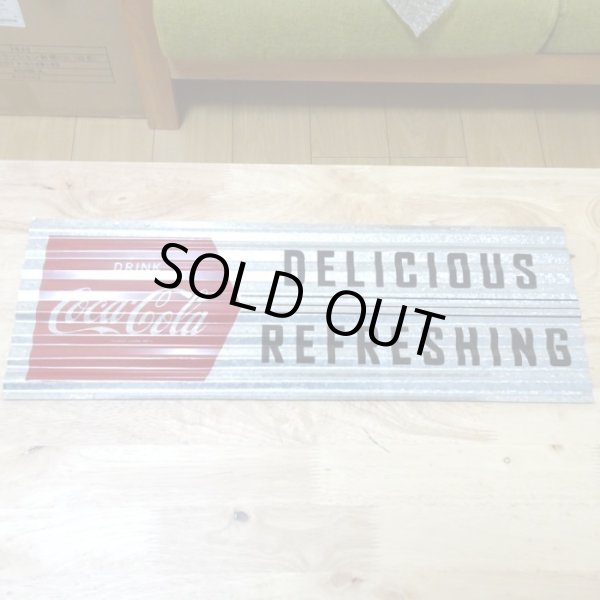 画像2: ブリキ看板 コカコーラ アンティーク ロゴ ガレージ トタン板 壁飾り 正規ライセンス品 アメリカン 雑貨 インテリア おしゃれ 可愛い サーファー カフェ 店舗 (2)