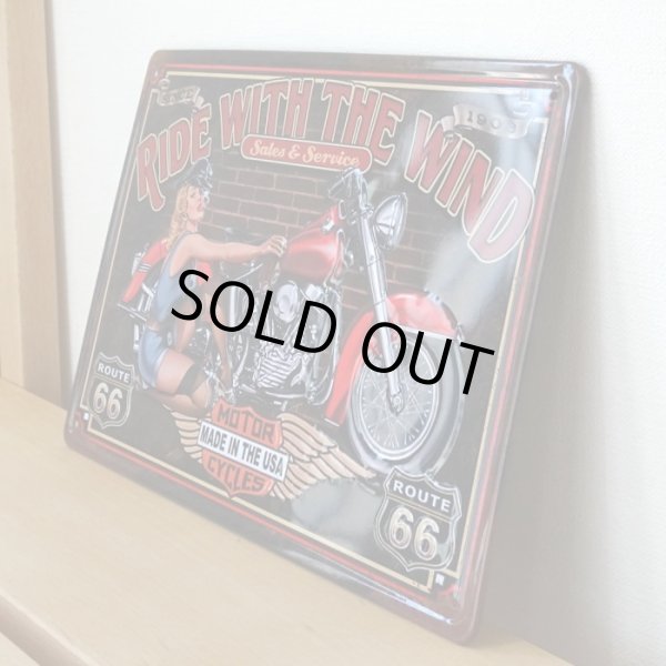 画像3: アメリカン バイク ブリキ看板 RIDE WIHT WIND セクシー ガレージ プレート 壁飾り ビンテージ かわいい 雑貨 インテリア 可愛い かっこいい サーファー カフェ 店舗 (3)