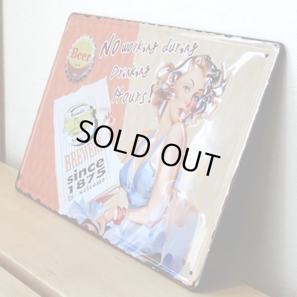 画像3: ブリキ看板 可愛い ビンテージ SINCE 1875 ビール セクシー プレート 壁飾り アメリカン 雑貨 インテリア かわいい サーファー カフェ 店舗 (3)