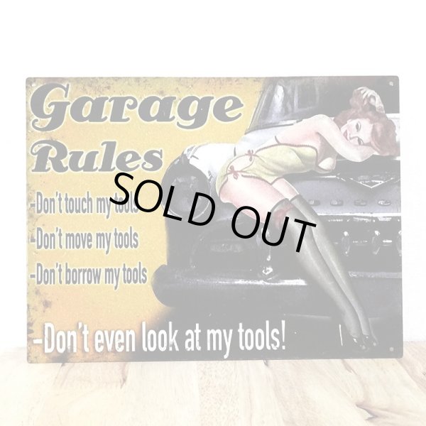 画像1: ブリキ看板 セクシー ビンテージ Garage Rules アンティーク ガレージ おしゃれ プレート 壁飾り かわいい アメリカン 雑貨 インテリア 可愛い サーファー カフェ 店舗 (1)