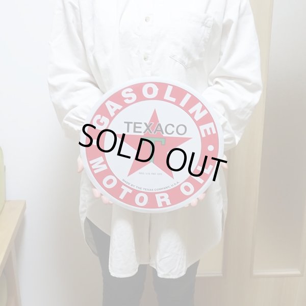 画像3: ブリキ看板 TEXACO ラウンドエンボスメタル アンティーク ガレージ プレート 可愛い 壁飾り 正規ライセンス品 アメリカン 雑貨 インテリア おしゃれ サーファー かわいい カフェ 店舗 (3)