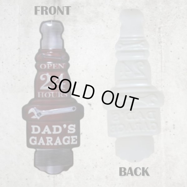 画像2: アメリカン ブリキ看板 エンボス加工 GARAGE PLUG 車 ガレージ プレート 壁飾り ビンテージ 雑貨 大きいインテリア 可愛い サーファー カフェ かわいい 店舗 (2)