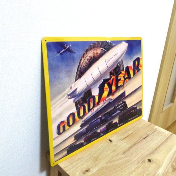 画像2: ブリキ看板 GOOD YEAR BLIMP エンボスメタルプレート アンティーク ガレージ 乗り物　目立つ プレート 壁飾り 正規ライセンス品 アメリカン 雑貨 インテリア おしゃれ 可愛い サーファー カフェ 店舗 (2)