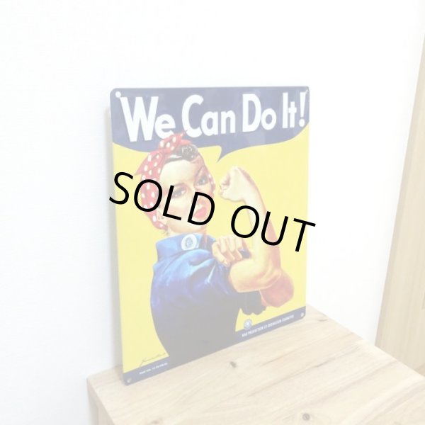 画像2: ブリキ看板 We can do it! エンボスメタルプレート アンティーク ガレージ イエロー 女性 ロゴ　目立つ プレート 壁飾り 正規ライセンス品 アメリカン 雑貨 インテリア おしゃれ 可愛い サーファー カフェ 店舗 (2)