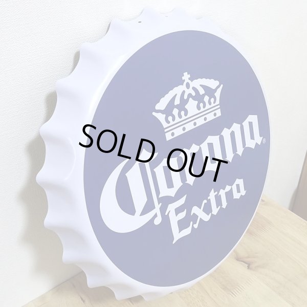 画像2: ブリキ看板 コロナ ボトルキャップメタルサイン CORONA EXTRA アンティーク ロゴ ガレージ 壁飾り 正規ライセンス品 アメリカン 雑貨 インテリア おしゃれ 可愛い サーファー カフェ 店舗 (2)